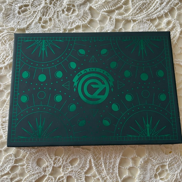 Starbucks x WICKED Gold Card Key Chain Limited Edition - Picture 4 of 4